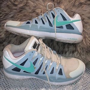 NIKE ZOOM WOMENS SNEAKERS SIZE 9.5